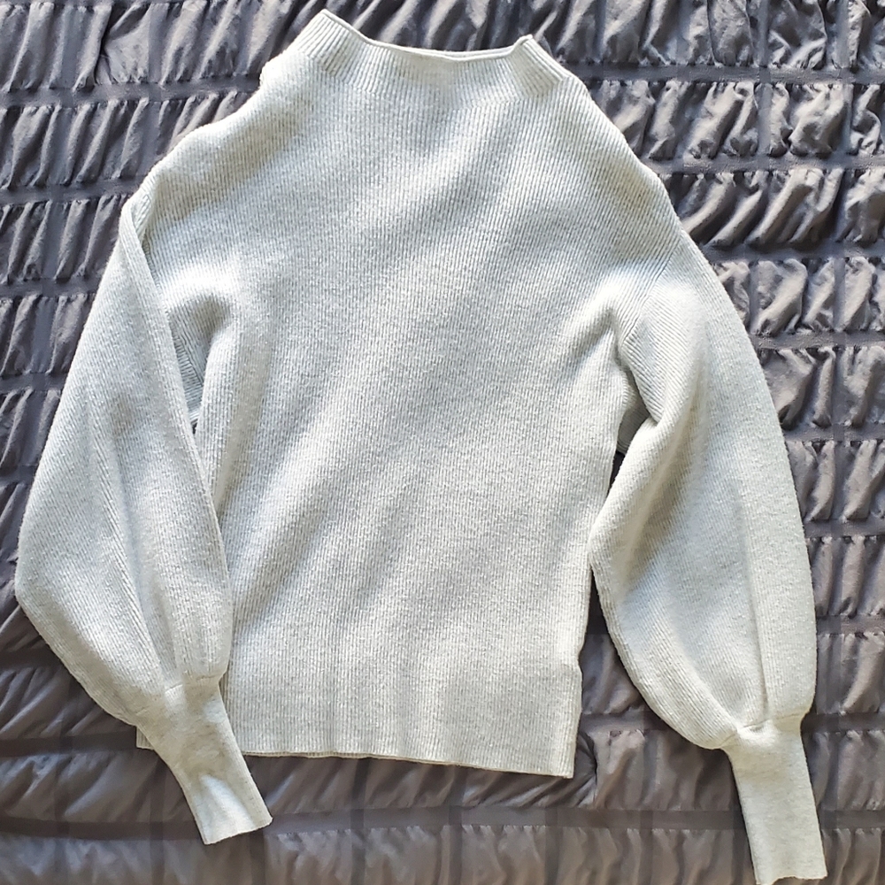 And New Light Gray Sweater with Baloon Sleeves Size S